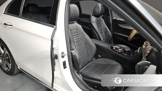 Mercedes-Benz E-Class W213 2018 Белый из Кореи, фото 3