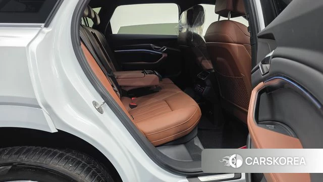 Audi e-Tron 2022 Белый из Кореи, фото 3