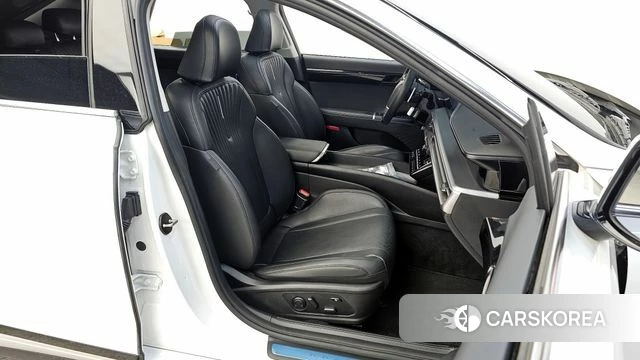 Hyundai Grandeur Hybrid (GN7) 2023 Белый из Кореи, фото 3