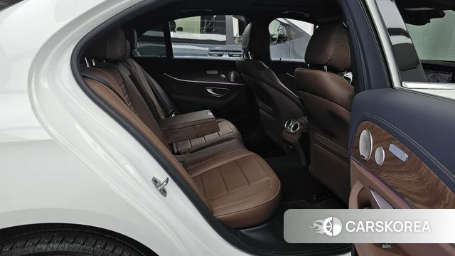Mercedes-Benz E-Class W213 2023 Белый из Кореи, фото 3