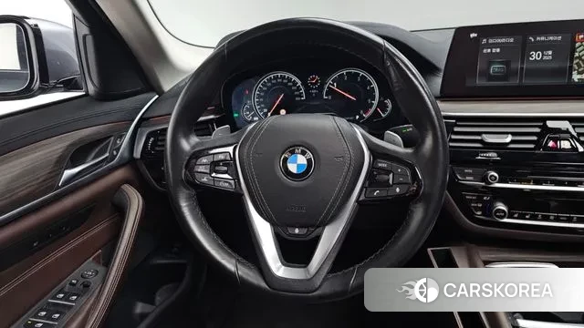 BMW 5 Series (G30) 2018 Серый из Кореи, фото 3