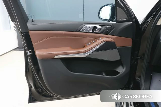 BMW X7 2021 Черный из Китая, фото 3