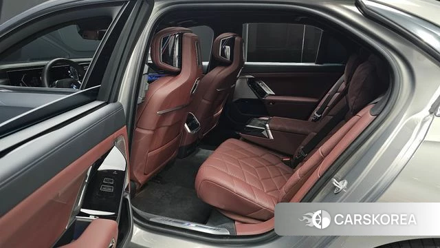 BMW 7 Series (G70) 2025 Серебристо-серый из Кореи, фото 3