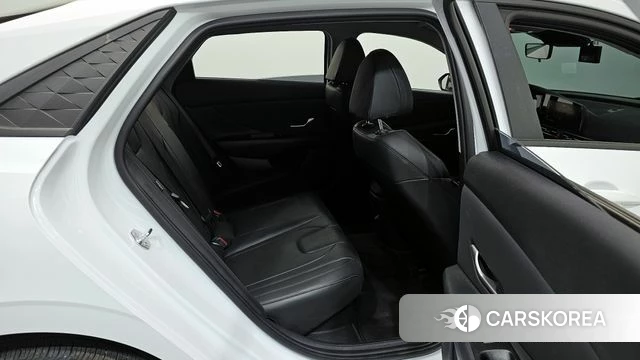 Hyundai The New Avante Hybrid (CN7) 2023 Белый из Кореи, фото 3