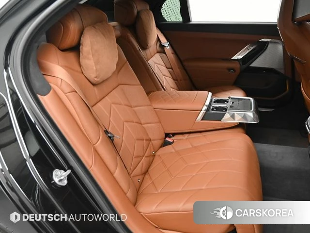 BMW 7 Series (G70) 2023 Черный из Кореи, фото 3