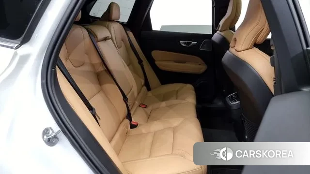 Volvo XC60 second Generation 2025 Белый из Кореи, фото 3