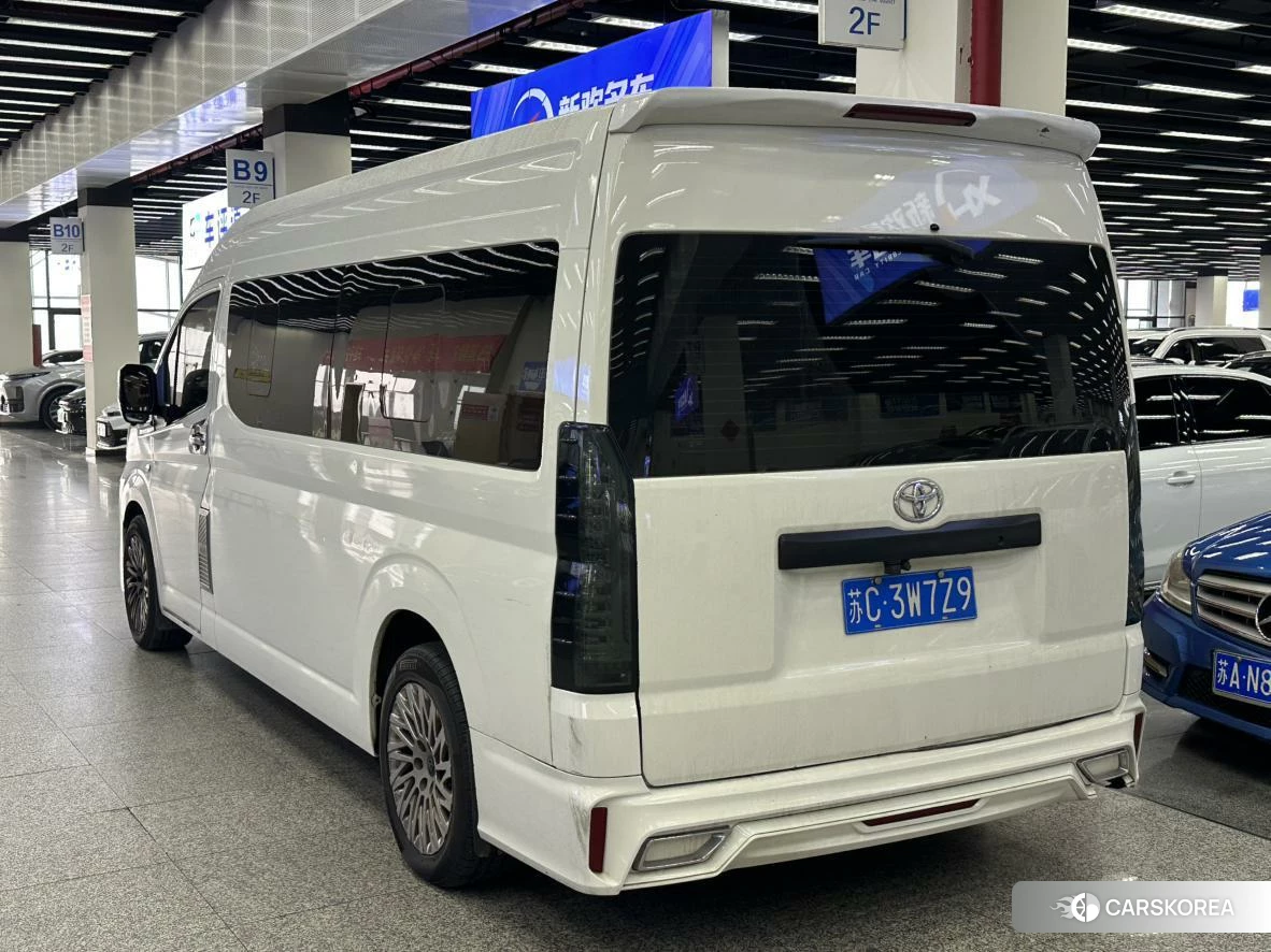 Toyota Hiace 2022 Белый из Китая, фото 3