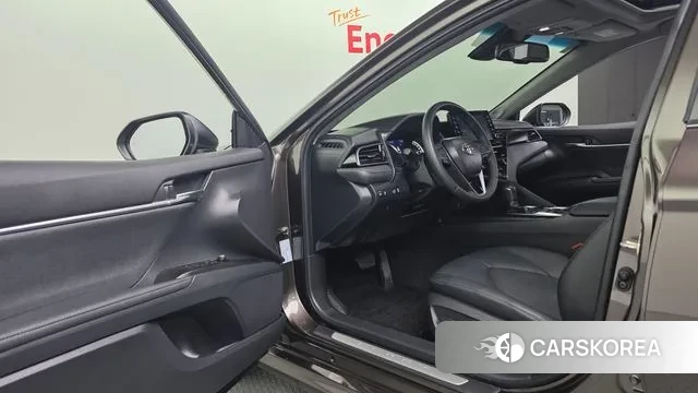 Toyota Camry (XV70) 2023 Коричневый из Кореи, фото 3