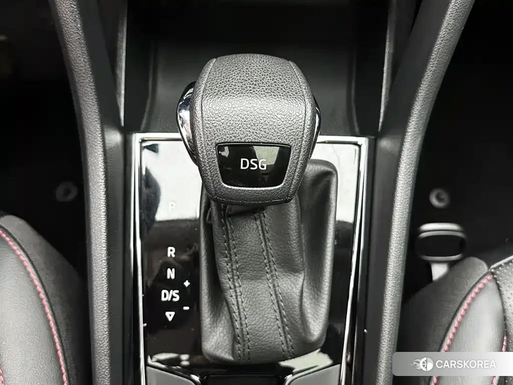 Skoda Krok 2022 Champagne/brown из Китая, фото 3