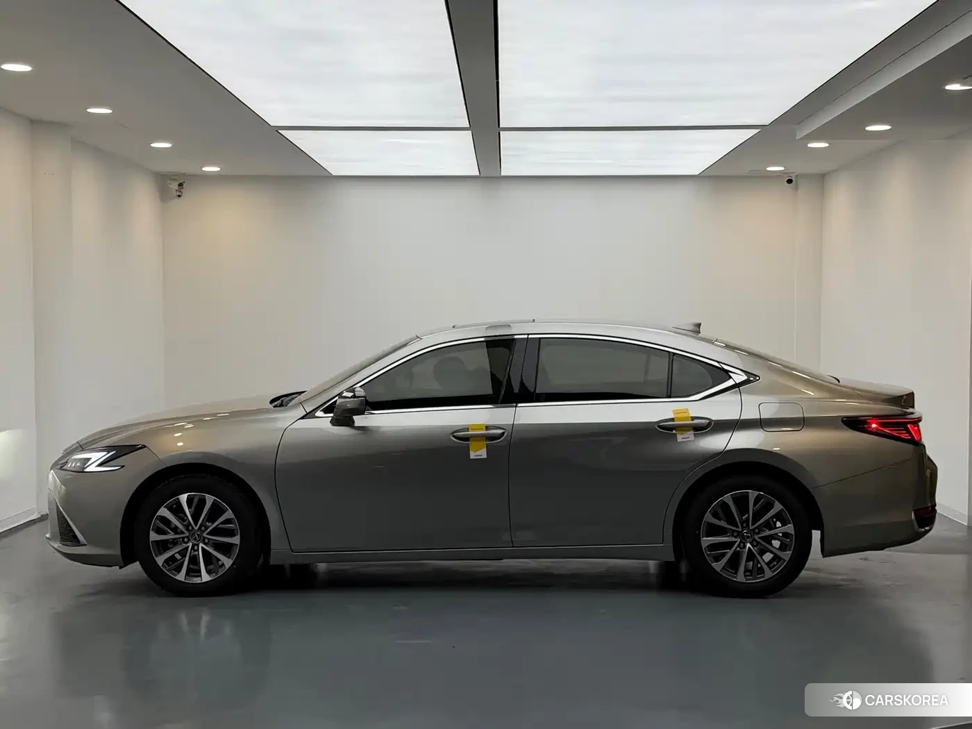 Lexus ES 2026 Silver/gray из Китая, фото 3