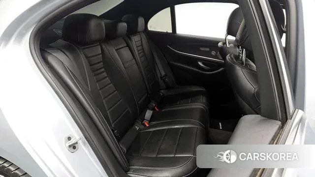 Mercedes-Benz E-Class W213 2022 Серебряный из Кореи, фото 3