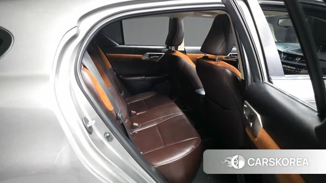 Lexus CT200h 2018 Серебристо-серый из Кореи, фото 3