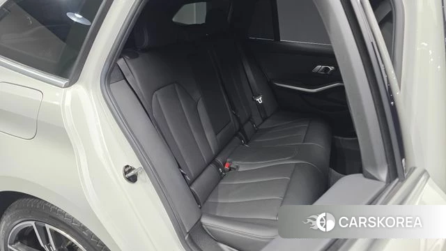 BMW 3 Series (G20) 2023 Белый из Кореи, фото 3