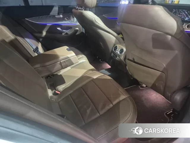 Mercedes-Benz E-Class W213 2022 Белый из Кореи, фото 3