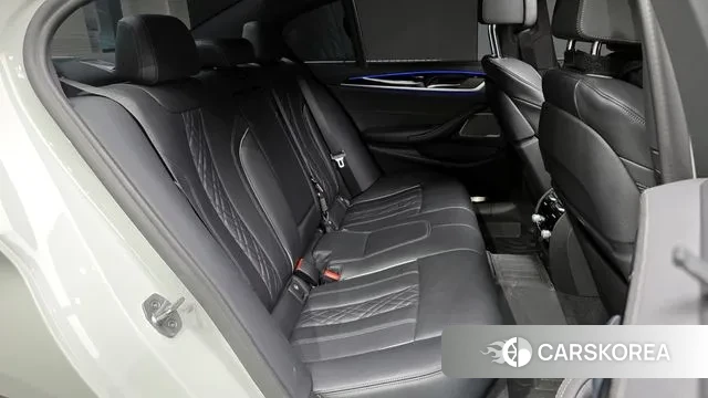 BMW 5 Series (G30) 2022 Белый из Кореи, фото 3