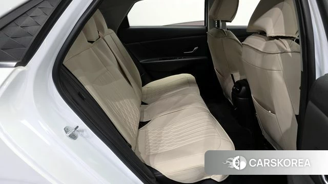 Hyundai The New Avante (CN7) 2023 Белый из Кореи, фото 3