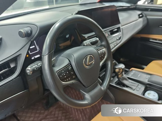 Lexus ES 2023 Серебристо-серый из Китая, фото 3