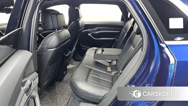 Audi e-Tron 2021 Синий из Кореи, фото 3