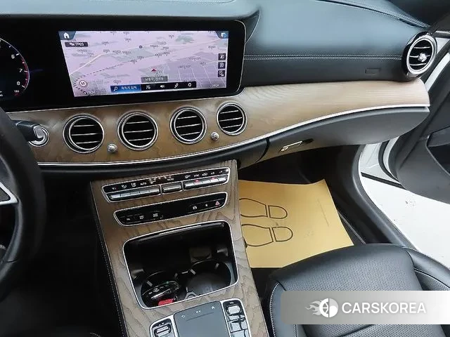 Mercedes-Benz E-Class W213 2022 Белый из Кореи, фото 3