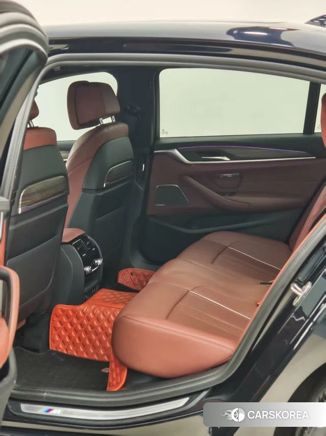 BMW 5 series 2022 Черный из Китая, фото 3