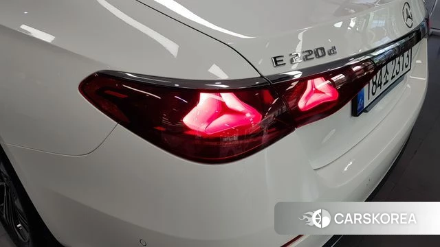 Mercedes-Benz E-Class W214 2026 Белый из Кореи, фото 3