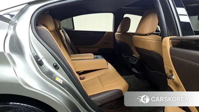 Lexus ES300h 7th generation 2019 Серебристо-серый из Кореи, фото 3