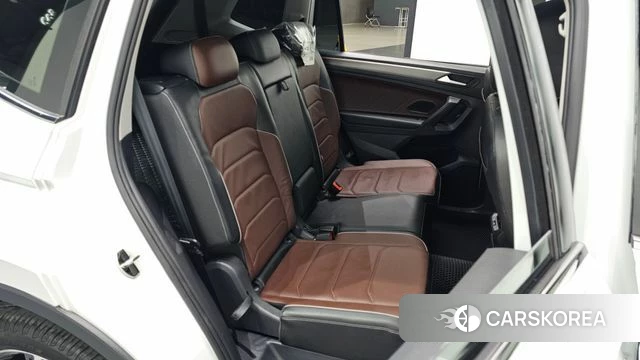 Volkswagen Tiguan Allspace 2023 Белый из Кореи, фото 3