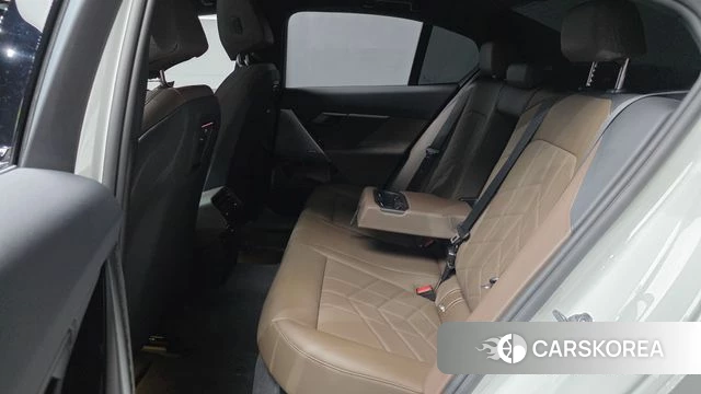 BMW 5 Series (G60) 2025 Белый из Кореи, фото 3