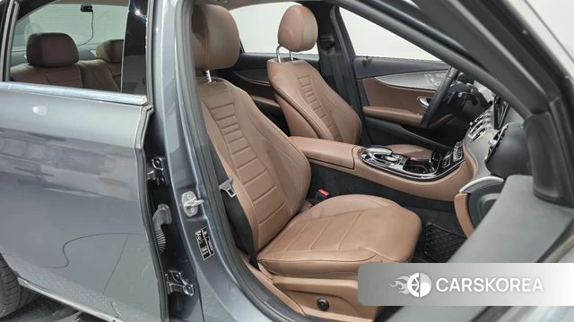 Mercedes-Benz E-Class W213 2018 Серый из Кореи, фото 3