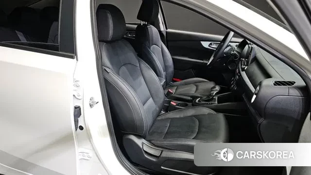 Kia The New K3 2nd generation 2024 Белый из Кореи, фото 3