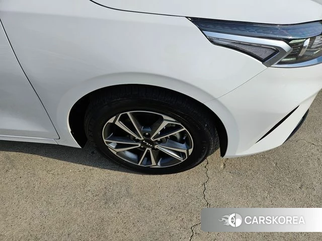 Kia The New K3 2nd generation 2023 Белый из Кореи, фото 3