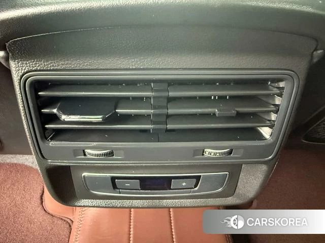 Audi Q7 2023 Черный из Китая, фото 3