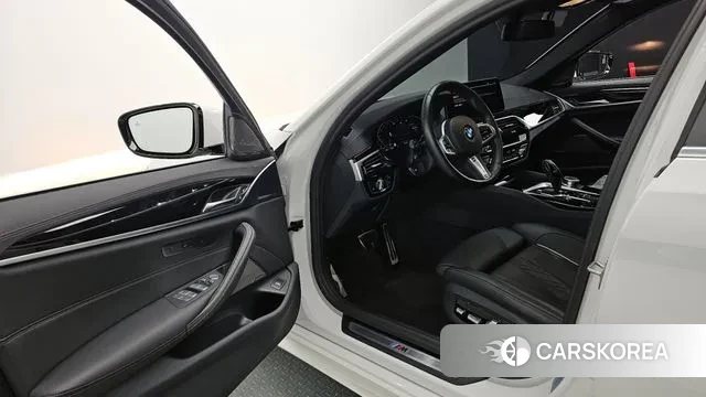 BMW 5 Series (G30) 2022 Белый из Кореи, фото 3