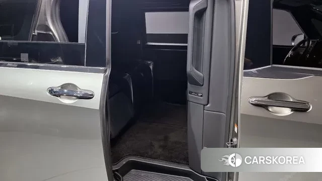 Lexus LM Second Generation 2024 Серебристо-серый из Кореи, фото 3