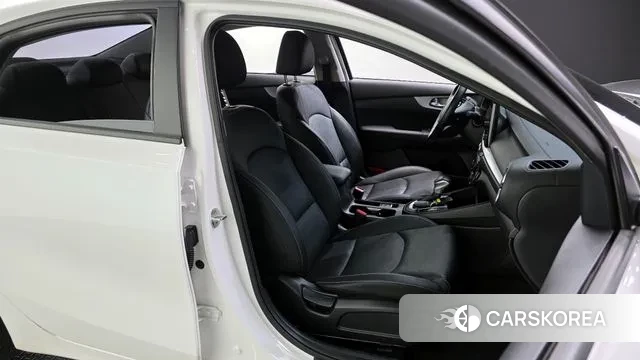 Kia The New K3 2nd generation 2022 Белый из Кореи, фото 3