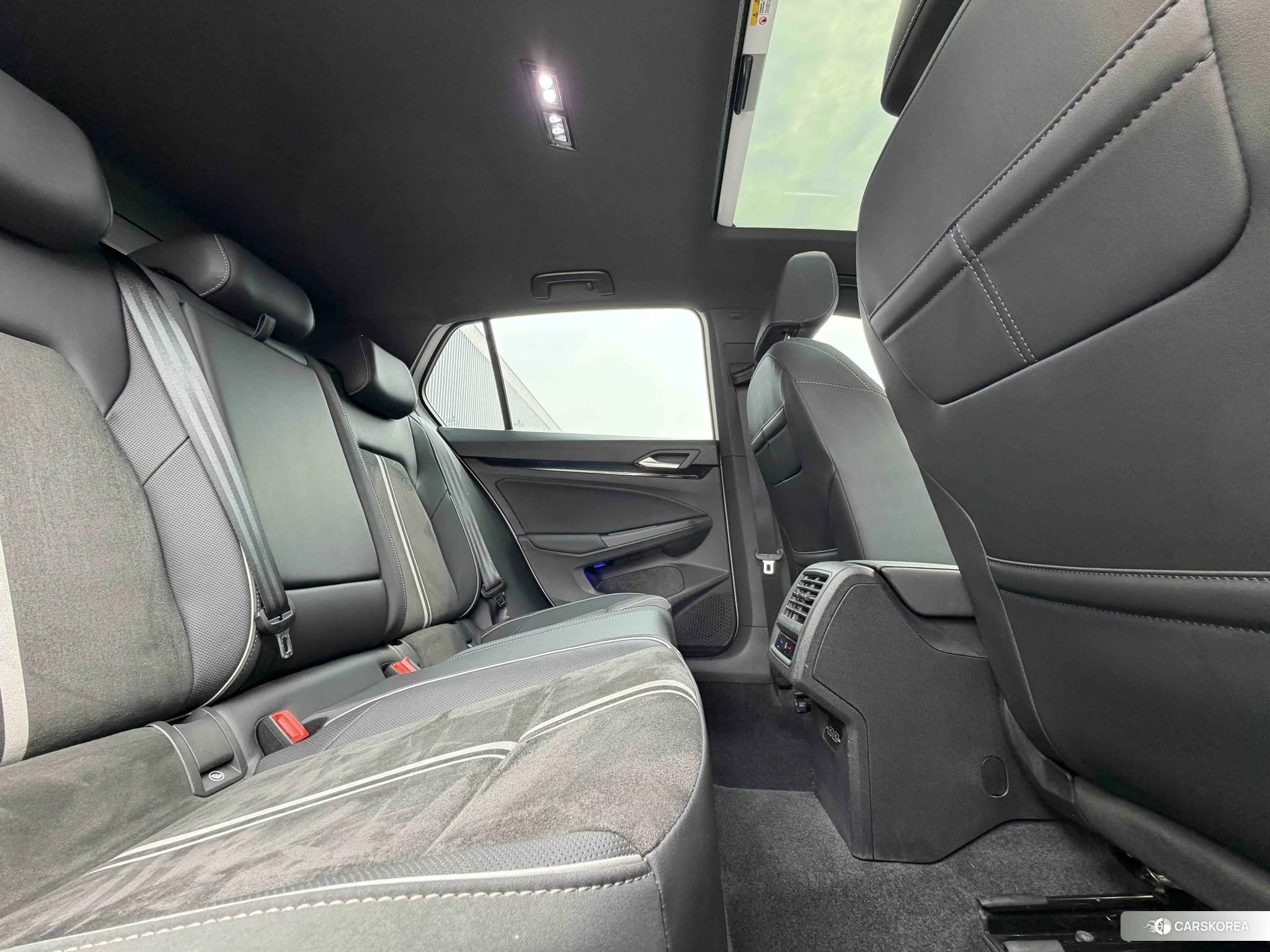 Volkswagen Golf 2022 Белый из Китая, фото 3