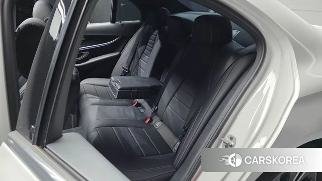 Mercedes-Benz E-Class W213 2022 Белый из Кореи, фото 3