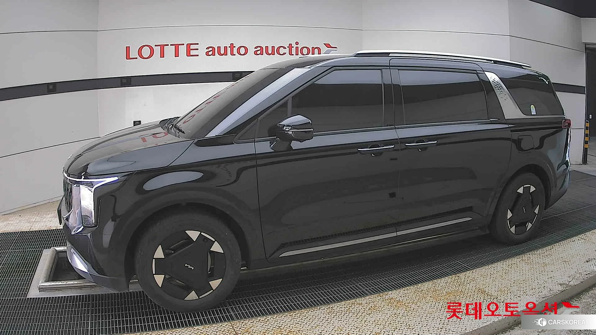 Kia Carnival Hybrid 2025 Черный из Кореи, фото 3