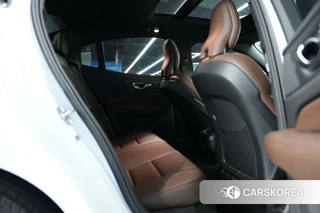 Volvo S60 2023 Белый из Китая, фото 3