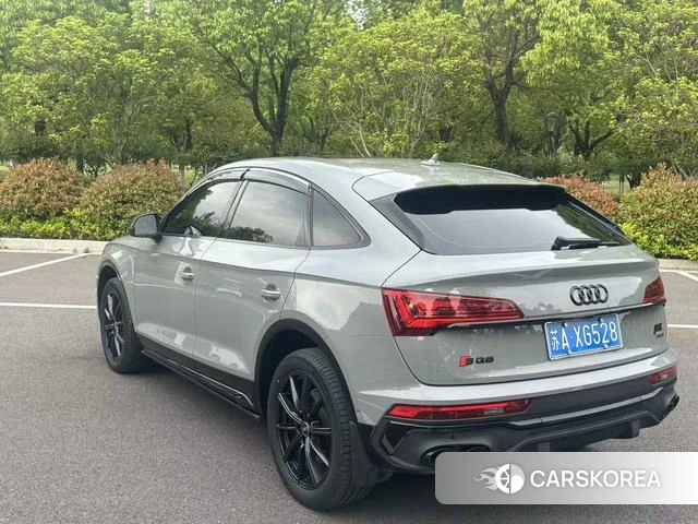 Audi Q5L Sportback 2021 Темно-серый из Китая, фото 3
