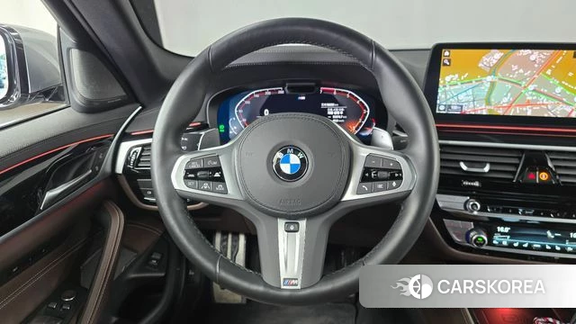 BMW 5 Series (G30) 2023 Серебристо-серый из Кореи, фото 3