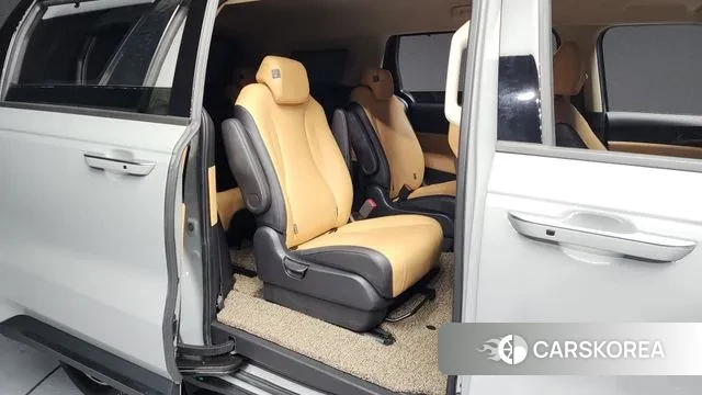 Kia Carnival 4th generation 2023 Серебряный из Кореи, фото 3