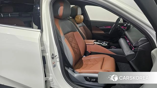 BMW 5 Series (G60) 2023 Белый из Кореи, фото 3