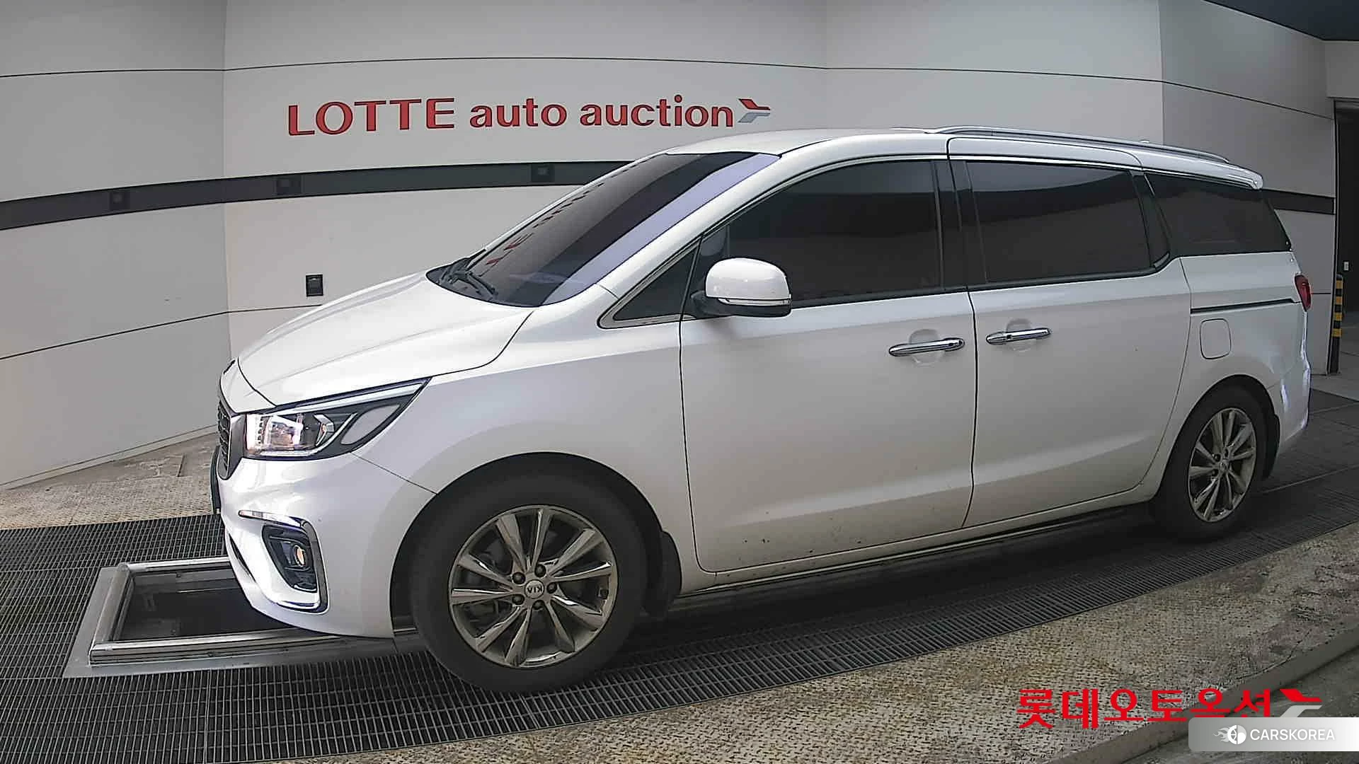 Kia Carnival 2019 Snow White Pearl (optional) из Кореи, фото 3