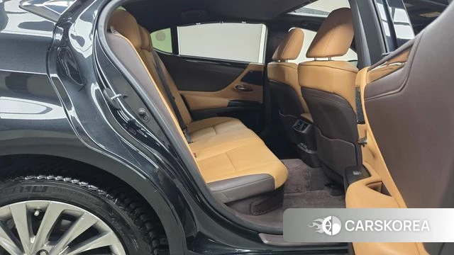 Lexus ES300h 7th generation 2021 Черный из Кореи, фото 3