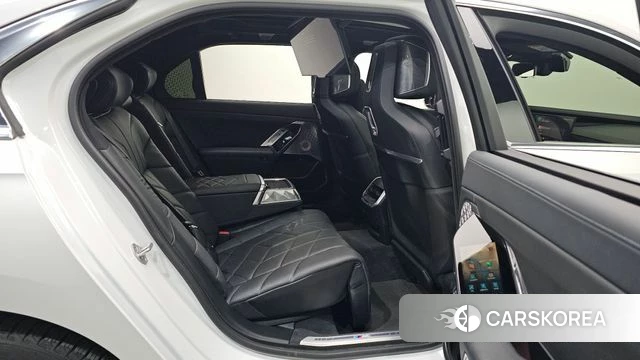 BMW i7 (G70) 2023 Белый из Кореи, фото 3