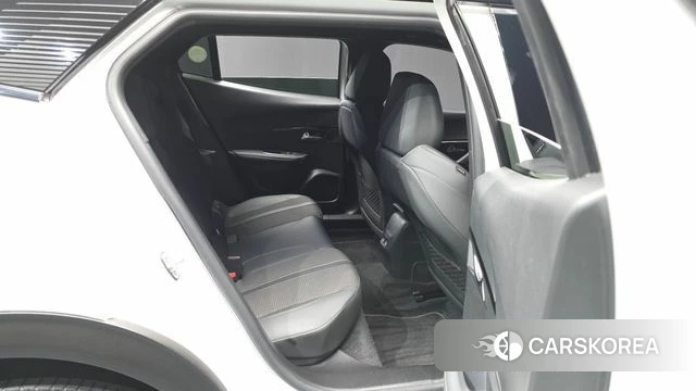 Peugeot e-2008 second generation 2023 Белый из Кореи, фото 3