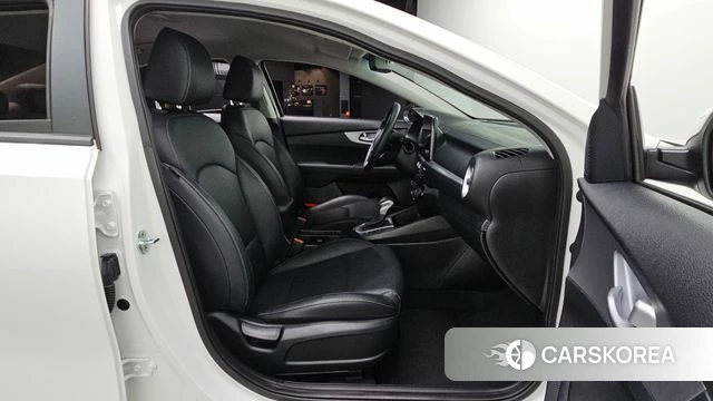 Kia The New K3 2nd generation 2022 Белый из Кореи, фото 3