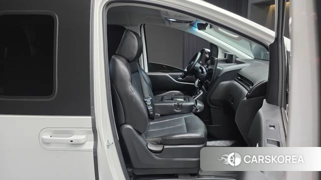 Hyundai Staria 2021 Белый из Кореи, фото 3