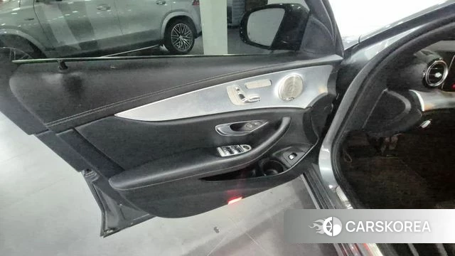 Mercedes-Benz E-Class W213 2021 Серый из Кореи, фото 3